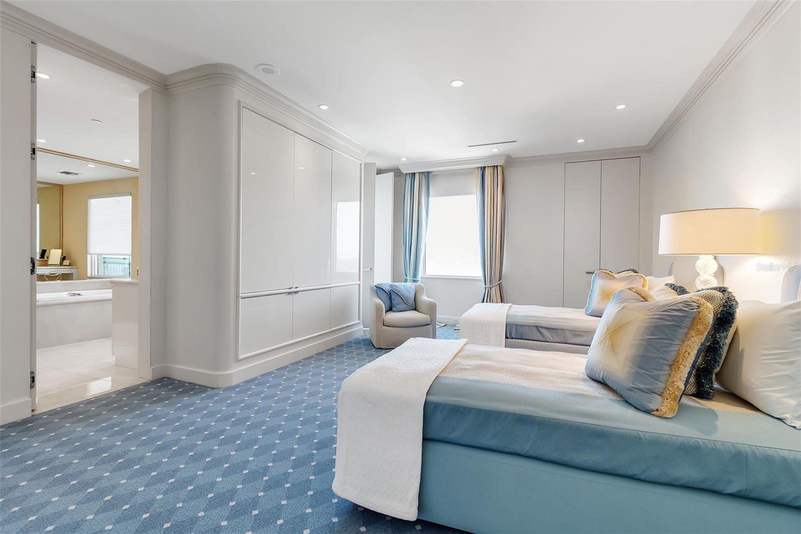 THE RESIDENCES - Residential