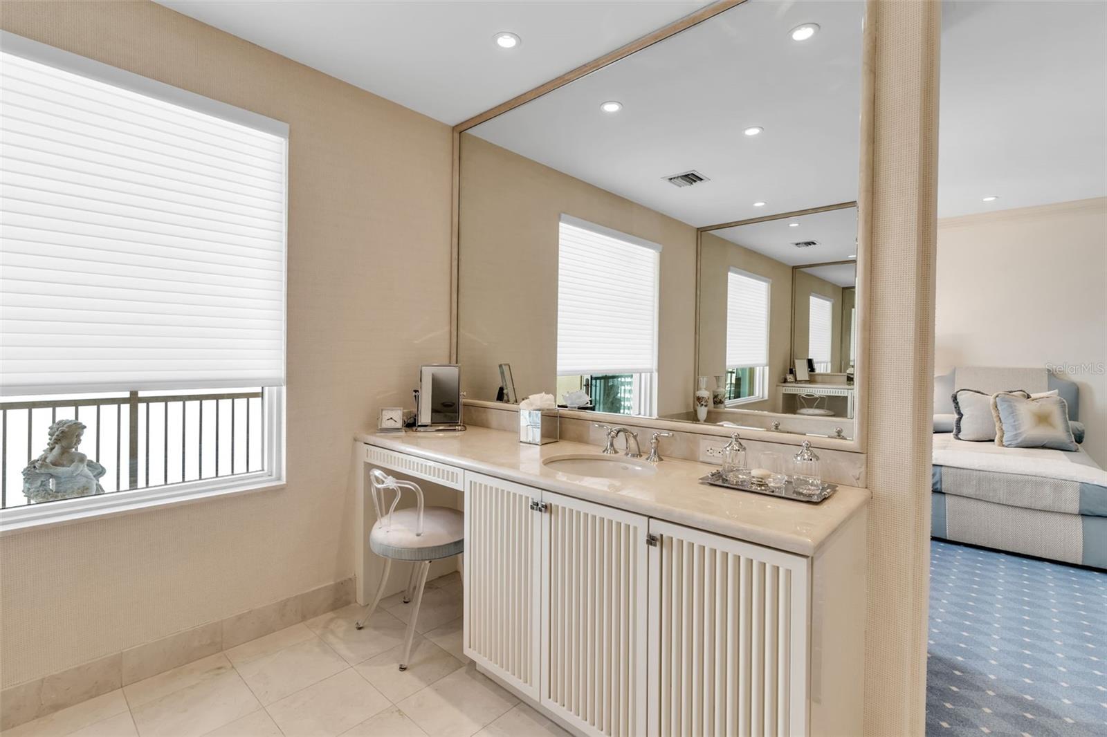 THE RESIDENCES - Residential