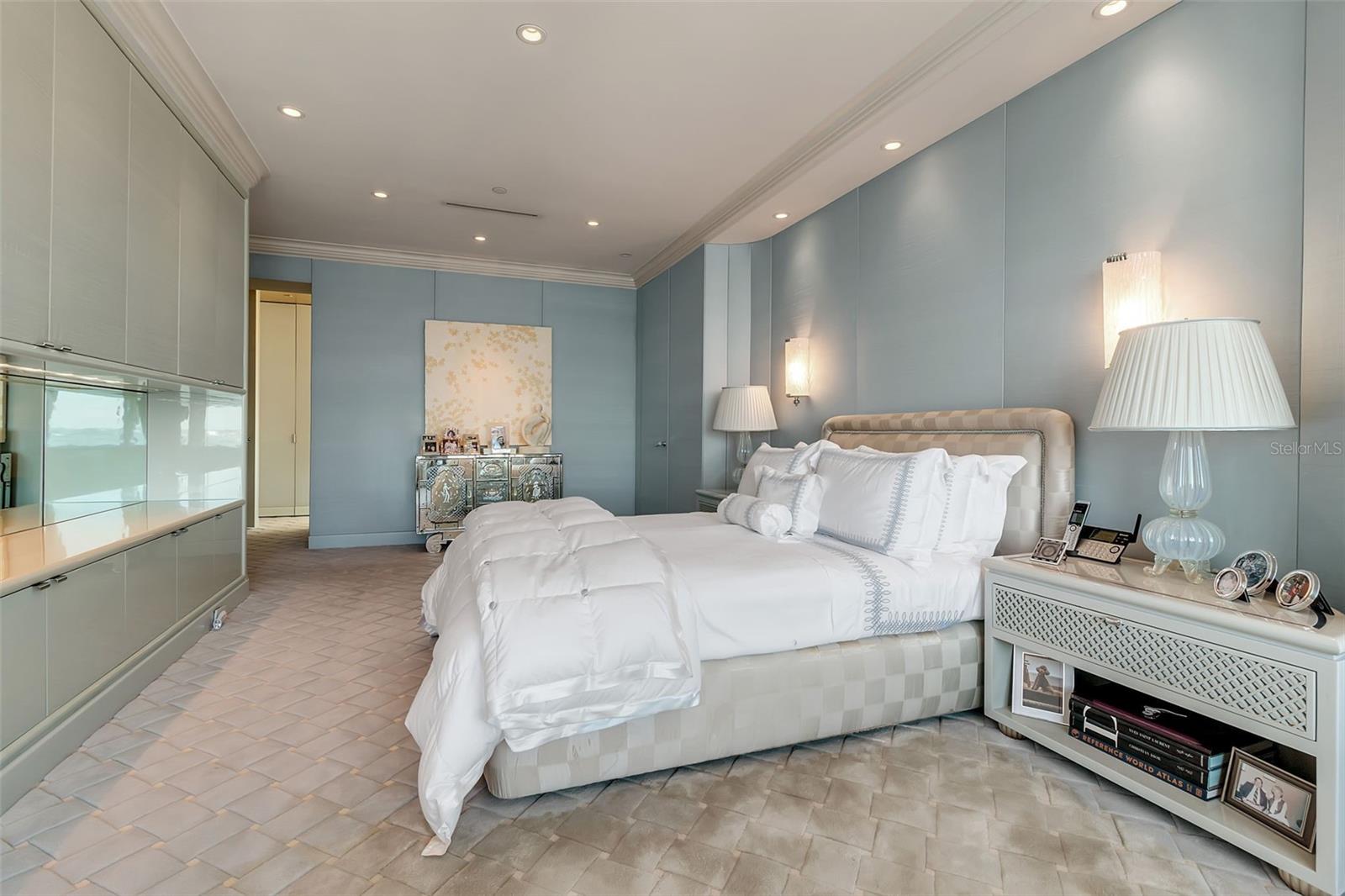 THE RESIDENCES - Residential