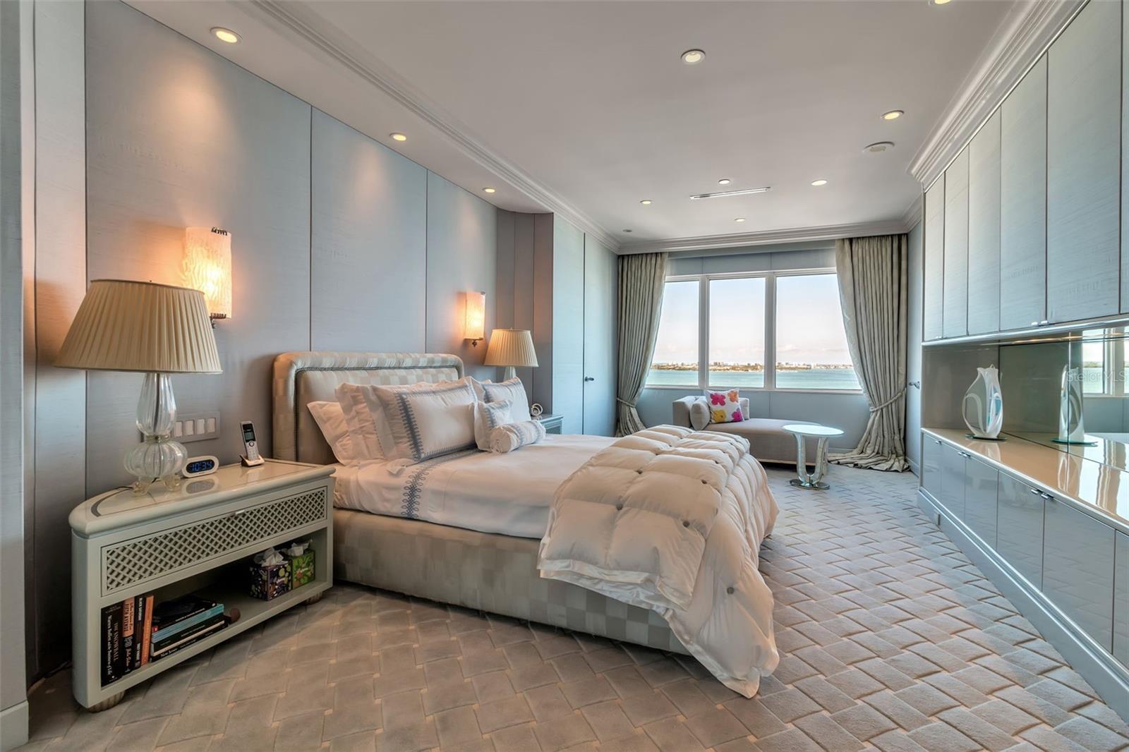 THE RESIDENCES - Residential