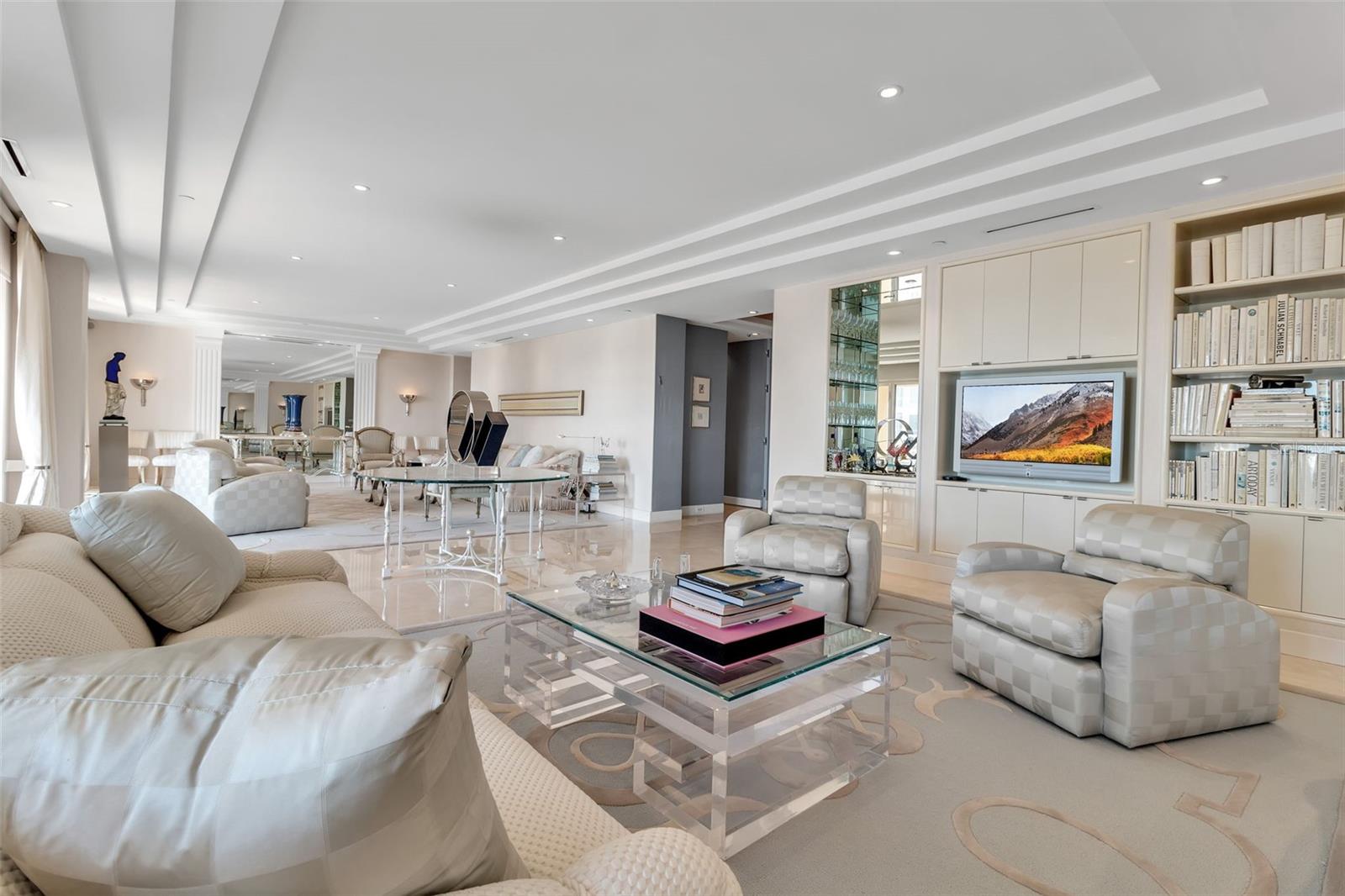 THE RESIDENCES - Residential