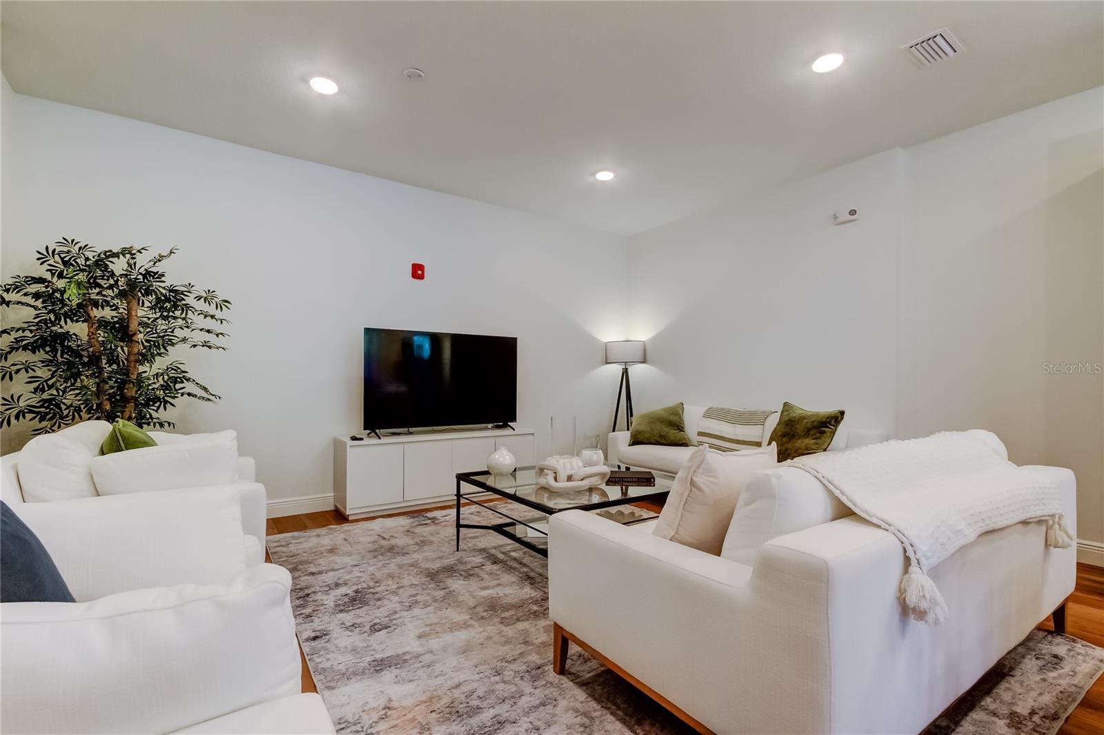 CASTILLE URBANA CONDOMINIUM - Residential