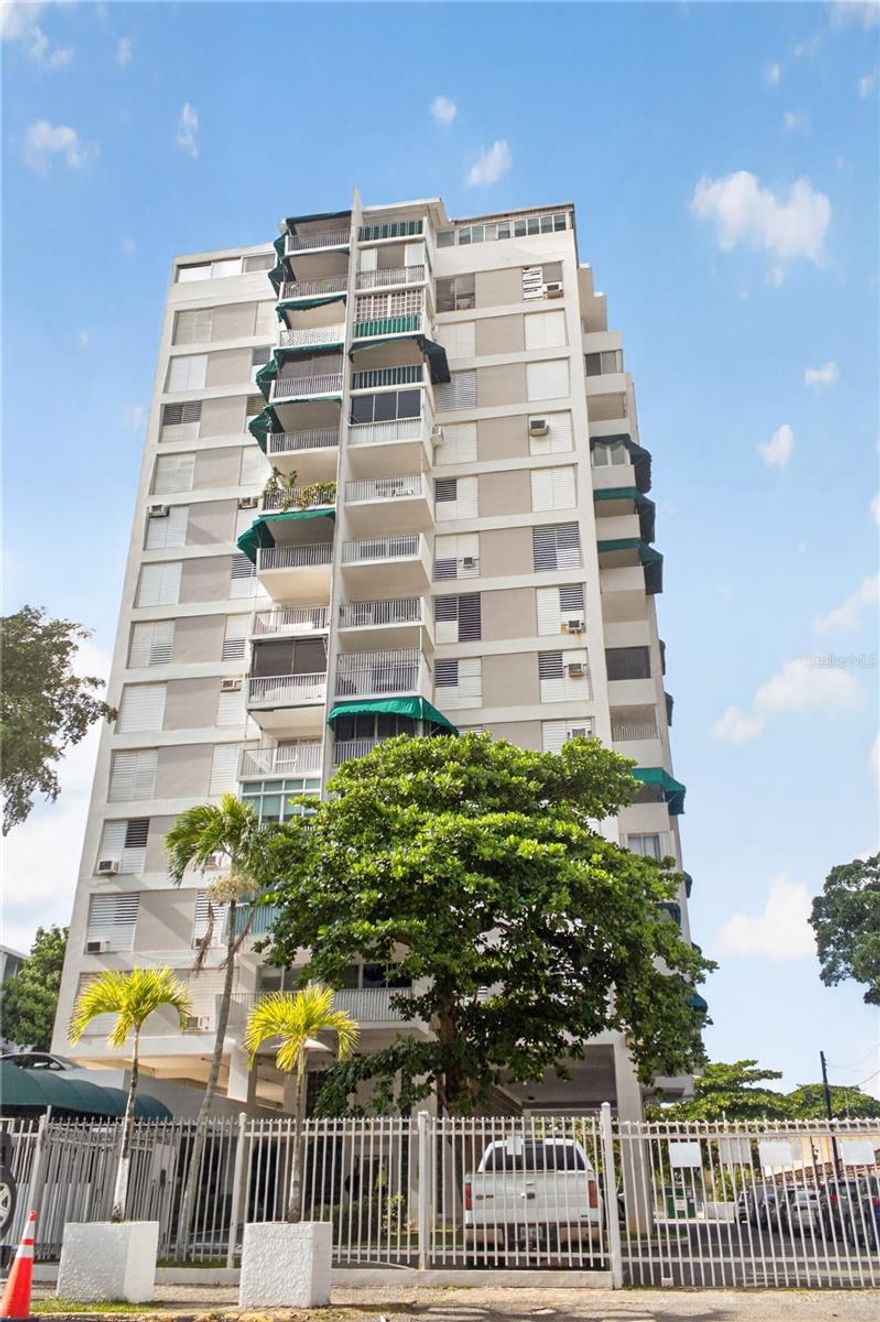 Recently Remodeled Apartment at Torrelinda Condominium. Beautiful recently remodeled apartment, perfect for those seeking comfort and convenience in a prime location. The property features upgraded flooring and kitchen, as well as the addition of a second full bathroom. The master bedroom was extended into the terrace area, which was enclosed with elegant glass doors to create additional living space and natural light.

Community amenities include:

Swimming pool
Pet area
Controlled access with beeper entry
Excellent location just 1 minute from the expressway