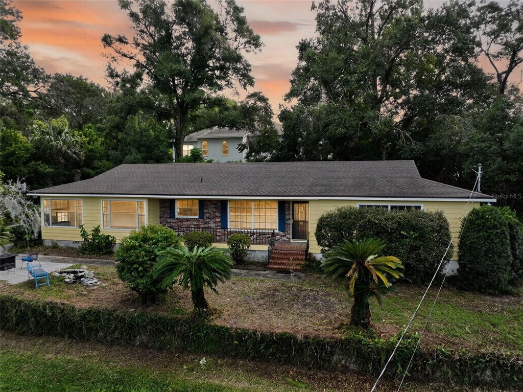 Photo of 714 Kay Court, Mount Dora, FL 32757 (MLS # G5102942)