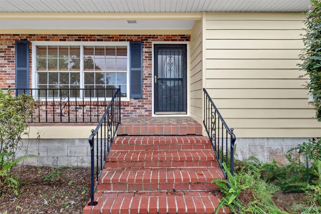 Photo of 714 Kay Court, Mount Dora, FL 32757 (MLS # G5102942)