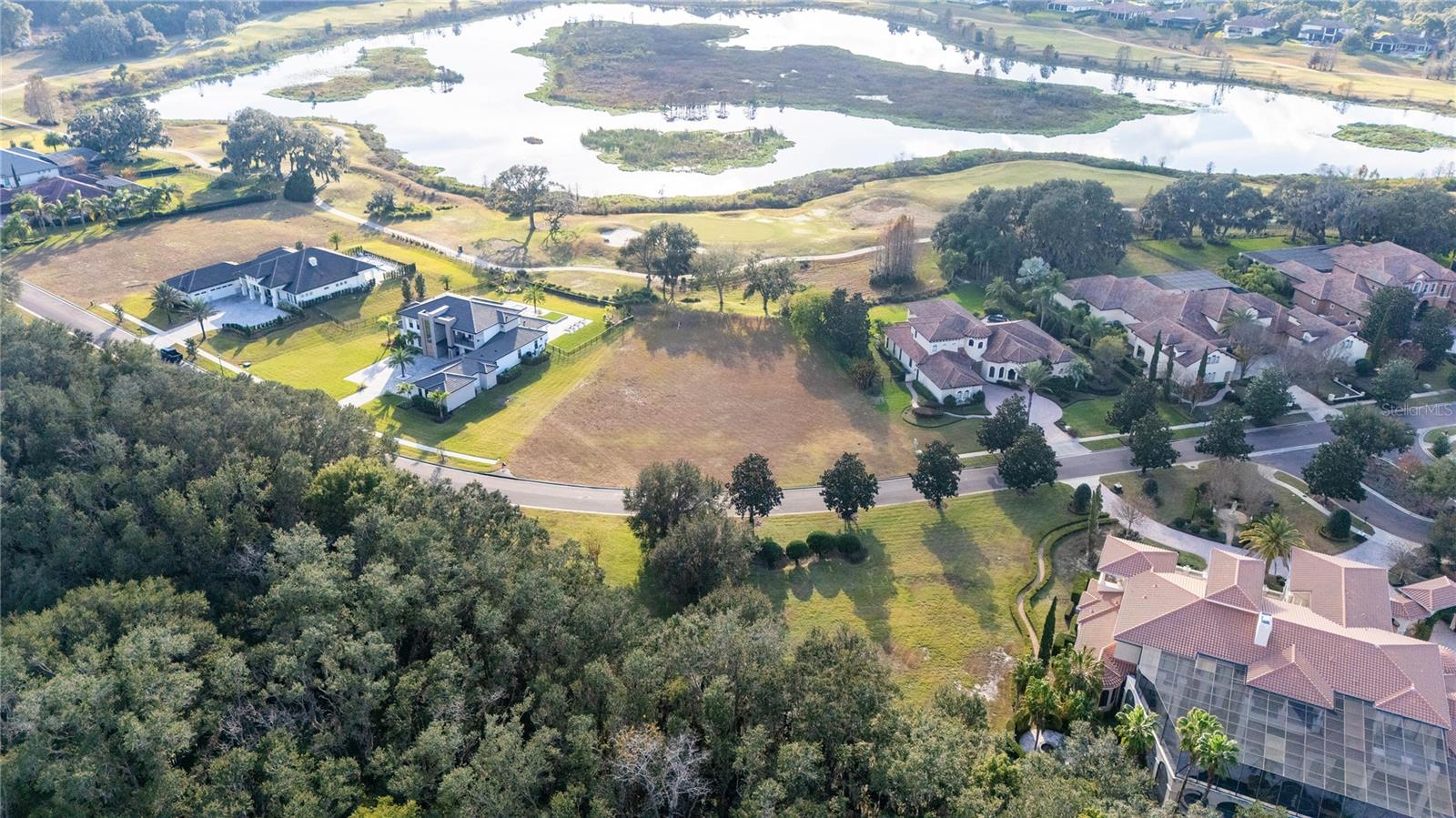 HEATHROW COUNTRY ESTATE - Land