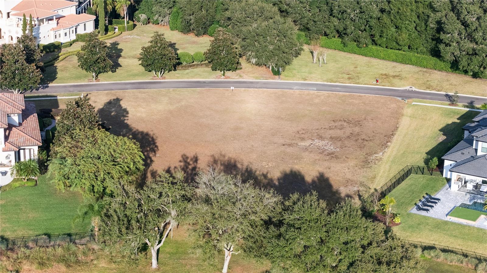 HEATHROW COUNTRY ESTATE - Land