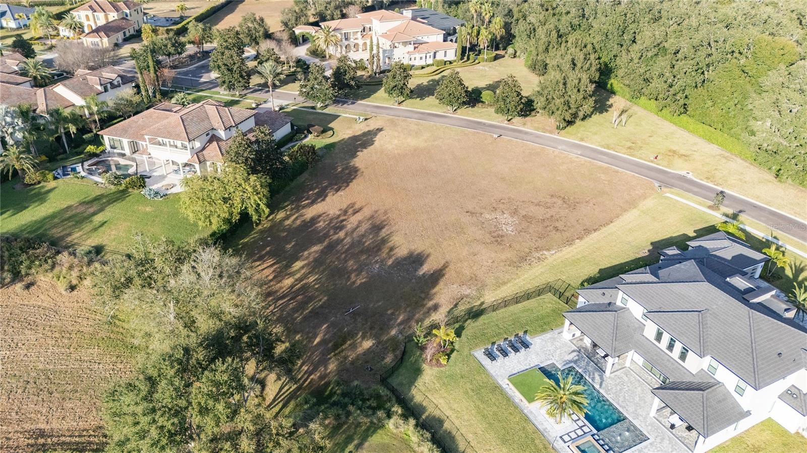 HEATHROW COUNTRY ESTATE - Land