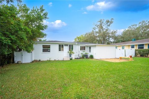 A home in LAKELAND