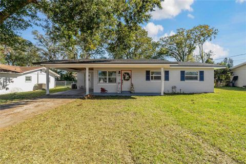 A home in WINTER HAVEN