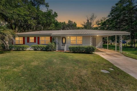 Photo of 432 NW 2nd Avenue, Williston, FL 32696 (MLS # TB8494037)