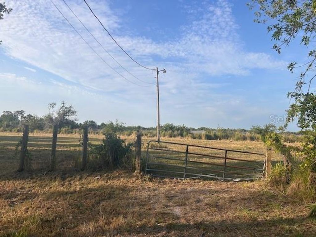 Photo of 820 Stephens Road, Ruskin, FL 33570 (MLS # TB8389898)