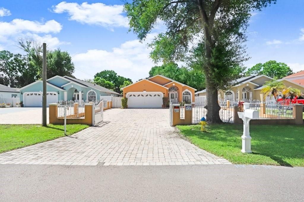 Photo of 8712 Fountain Avenue, Tampa, FL 33615 (MLS # TB8424245)