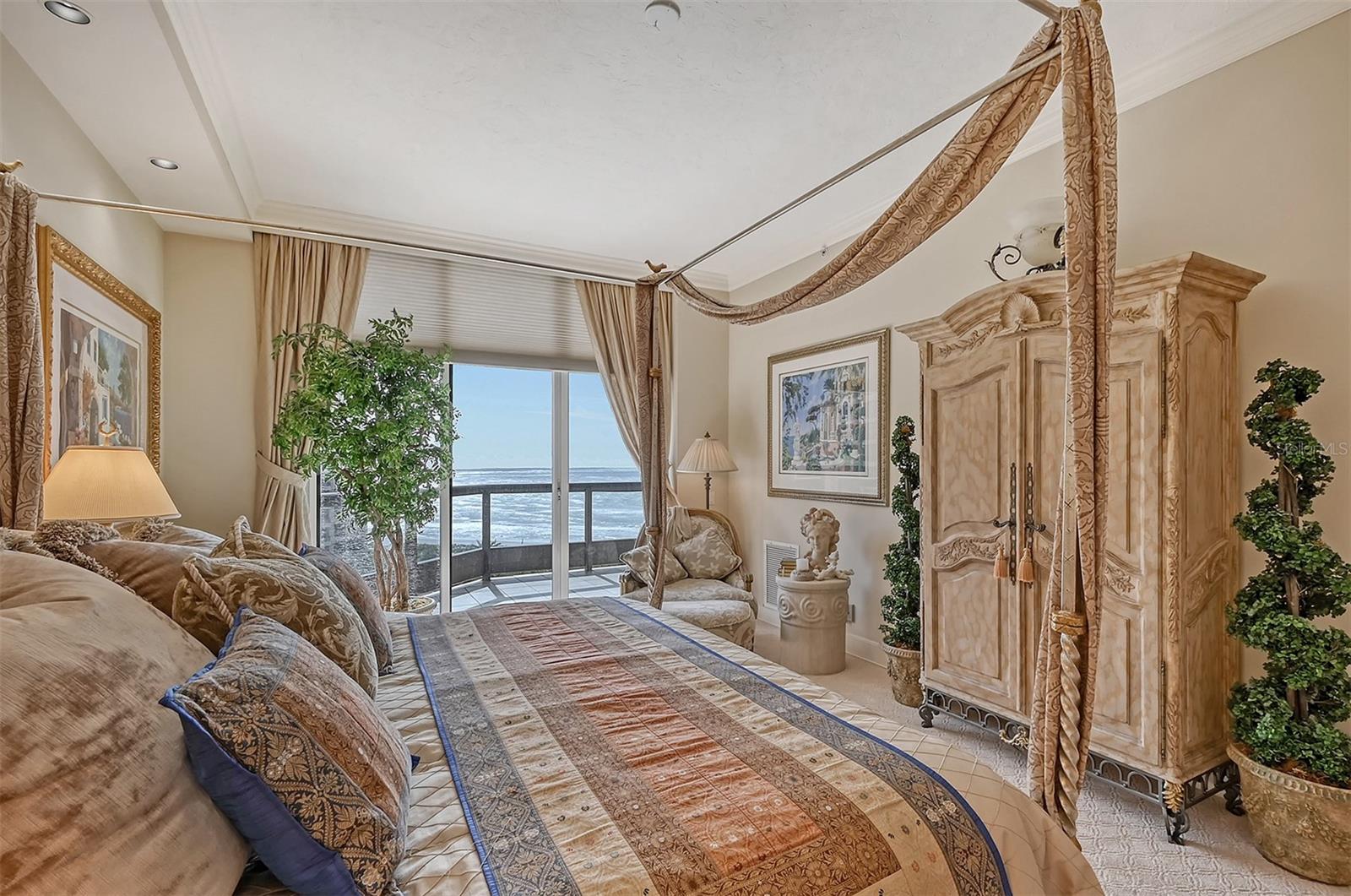 WATER CLUB - Residential