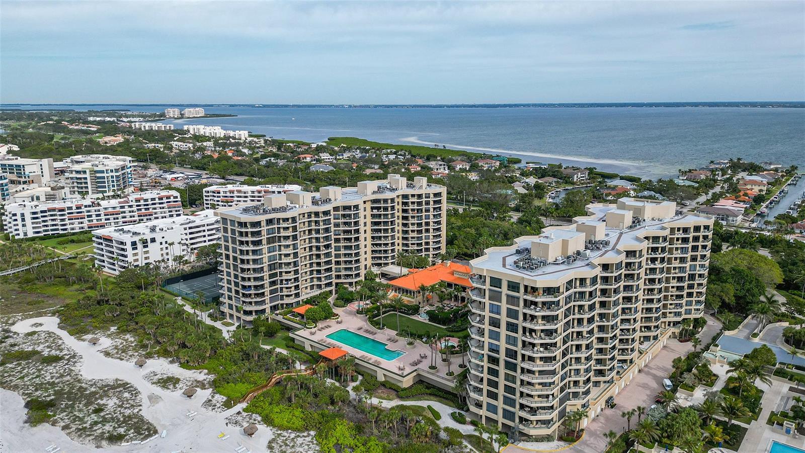 WATER CLUB - Residential