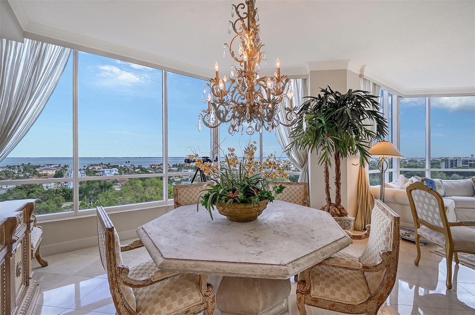 WATER CLUB - Residential