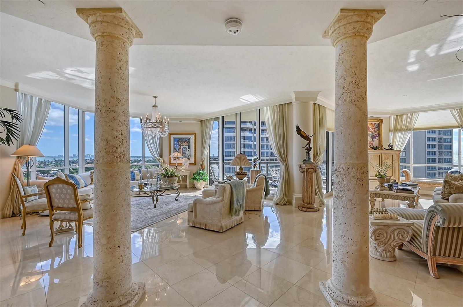 WATER CLUB - Residential