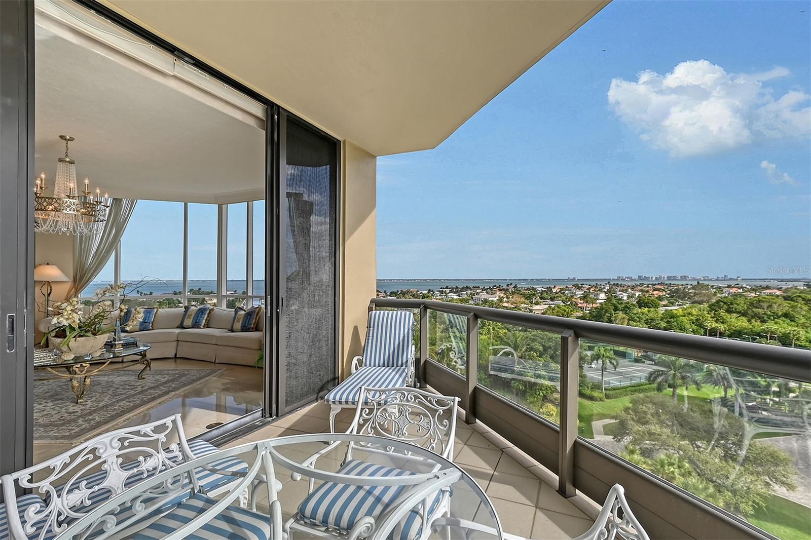 WATER CLUB - Residential