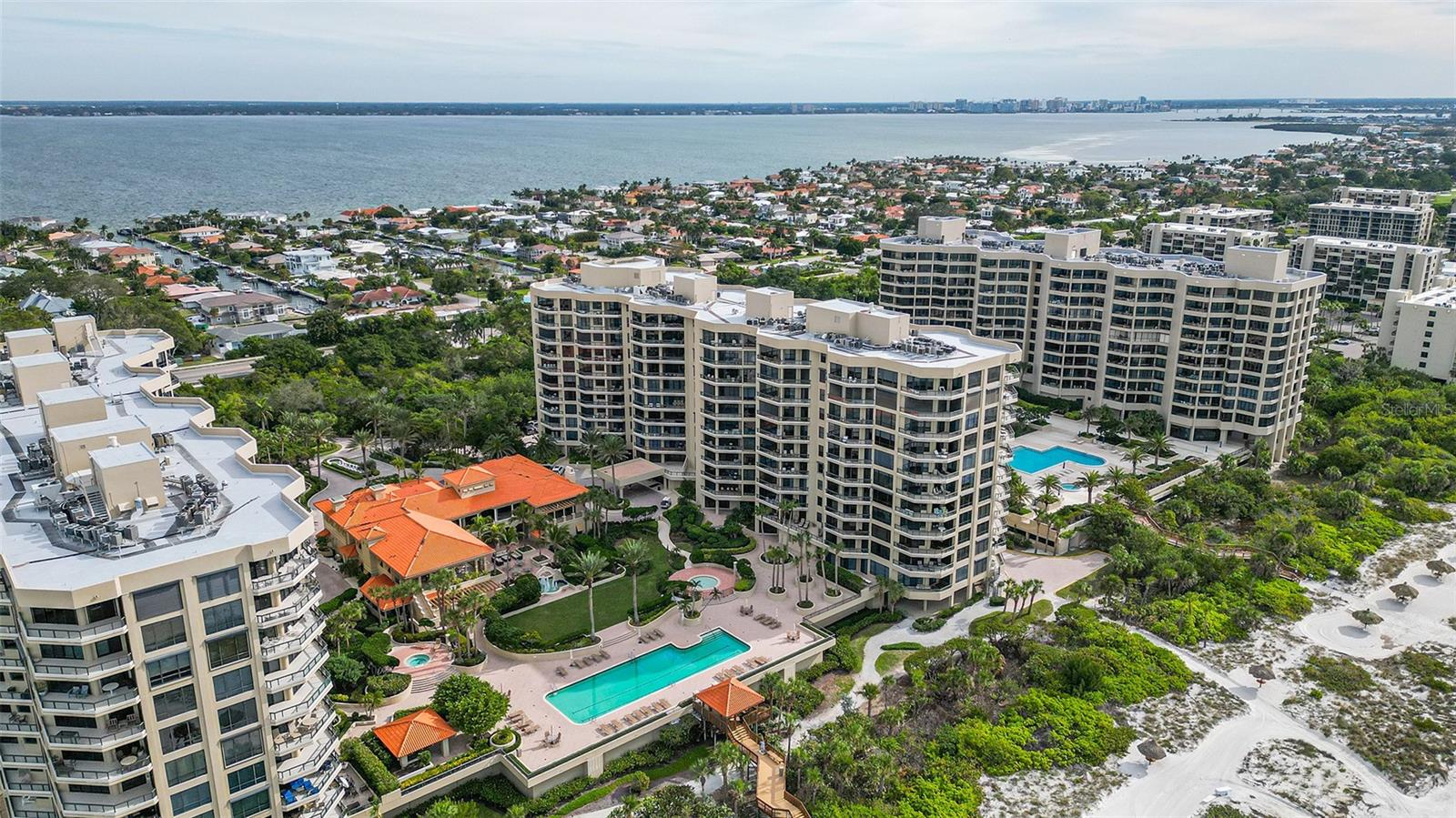 WATER CLUB - Residential