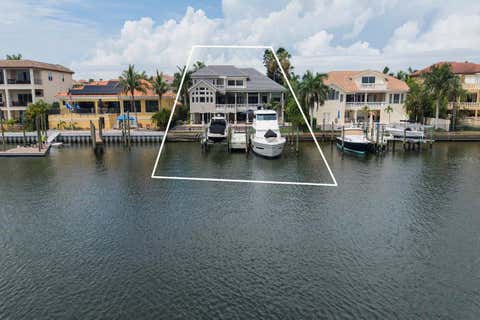 Photo of 6113 Pasadena Point Boulevard, Gulfport, FL 33707 (MLS # TB8538068)