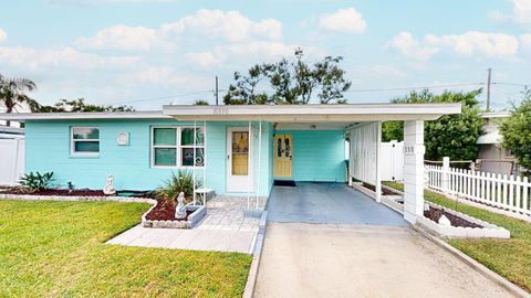 Photo of 10570 118th Avenue, Largo, FL 33773 (MLS # TB8416089)