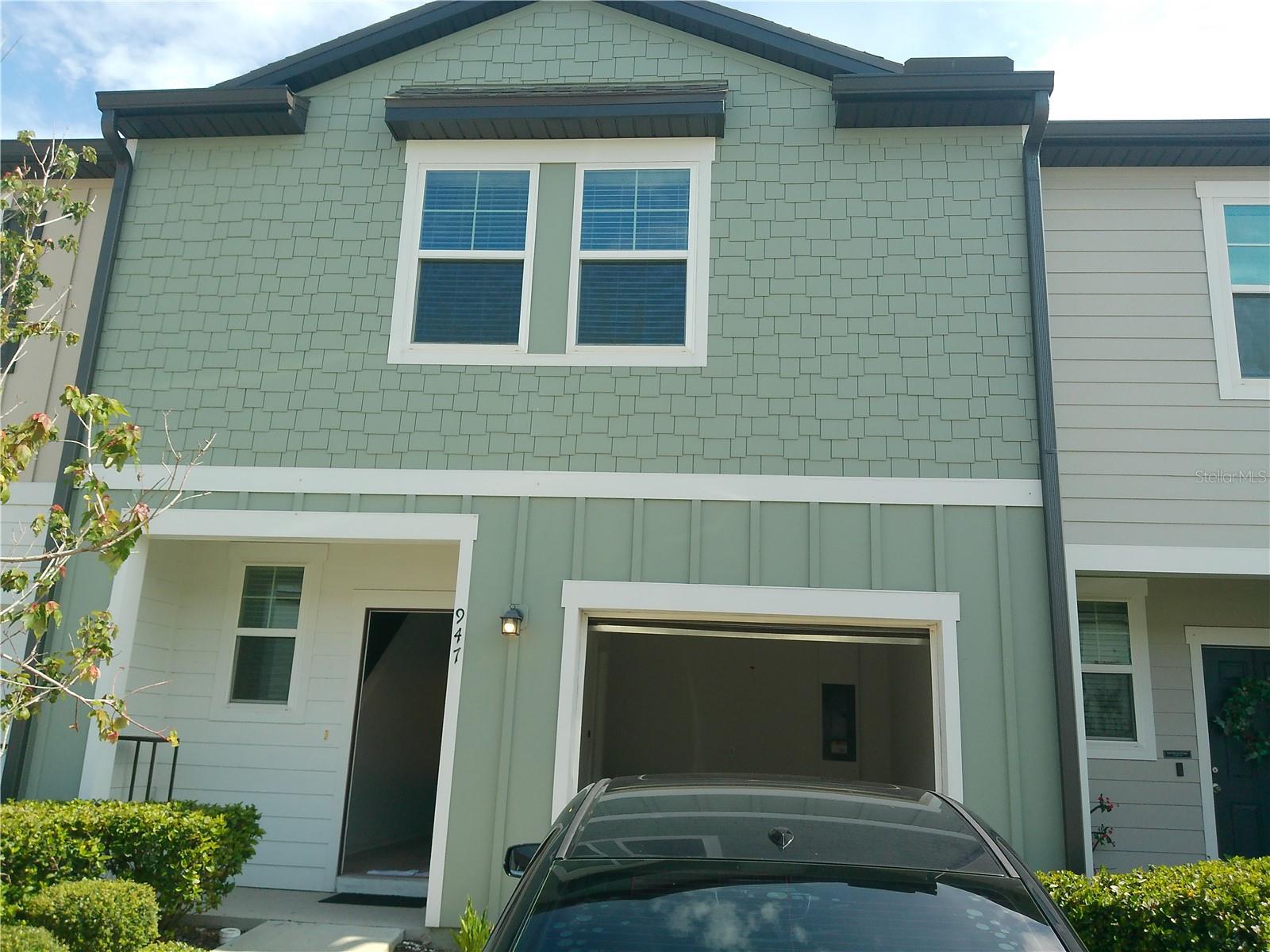 WElcome to the new and excellent Town House and Excellet Location near to 27 front the Hospital 3 bed and 2.5 Bath, built in 2021 , This Beatefull Home is offerinf to abundant Natural Light and open Concept floor plant. The updated Kitchen features Stainless Stell Appliances lock like New, counter Granite perfect area to enjoy this House