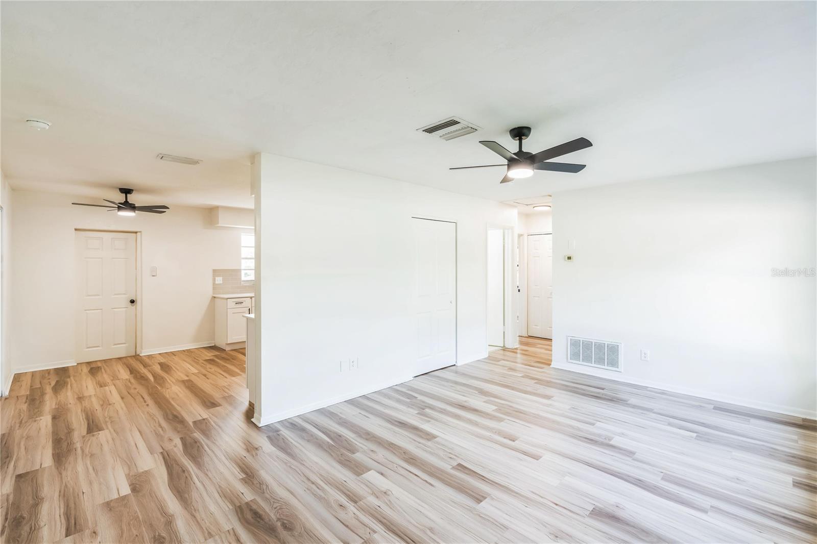 1171 SAXON BOULEVARD