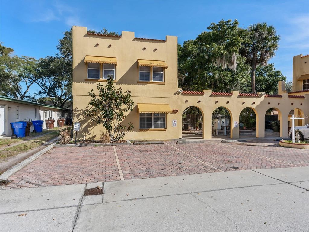 Photo of 304 Lakeshore Boulevard #1, Kissimmee, FL 34741 (MLS # O6408403)