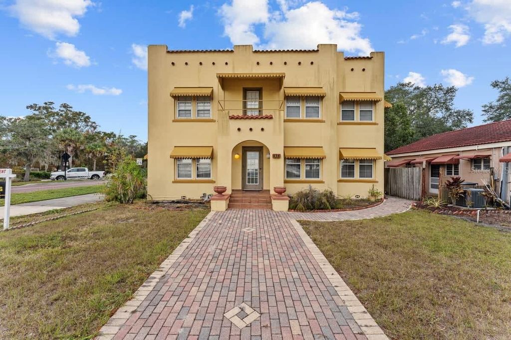 Photo of 304 Lakeshore Boulevard #1, Kissimmee, FL 34741 (MLS # O6408403)