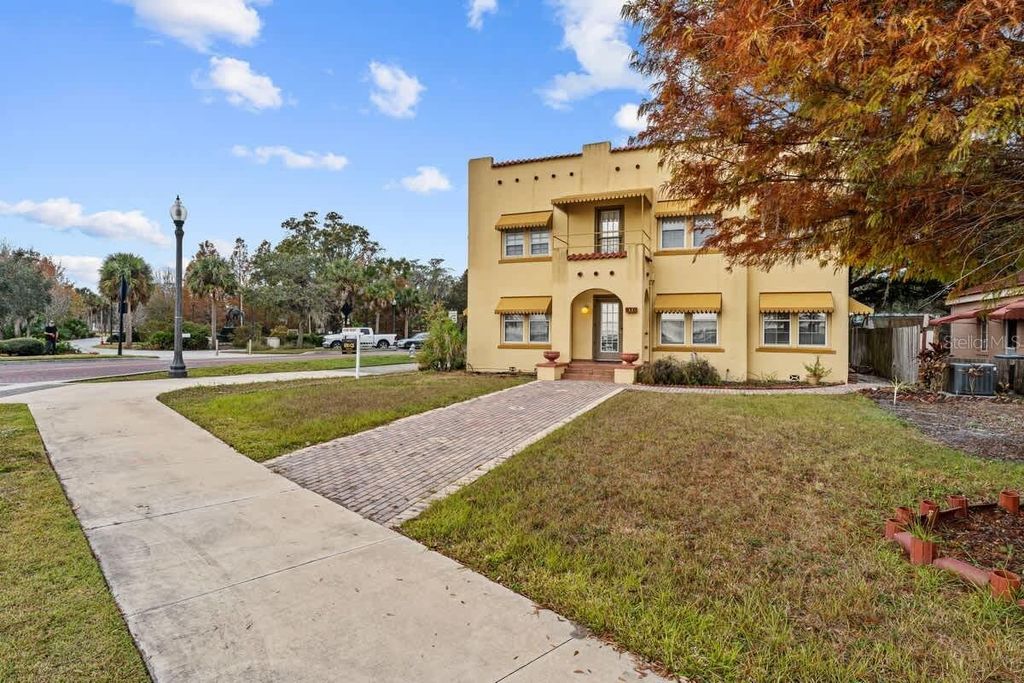 Photo of 304 Lakeshore Boulevard #1, Kissimmee, FL 34741 (MLS # O6408403)