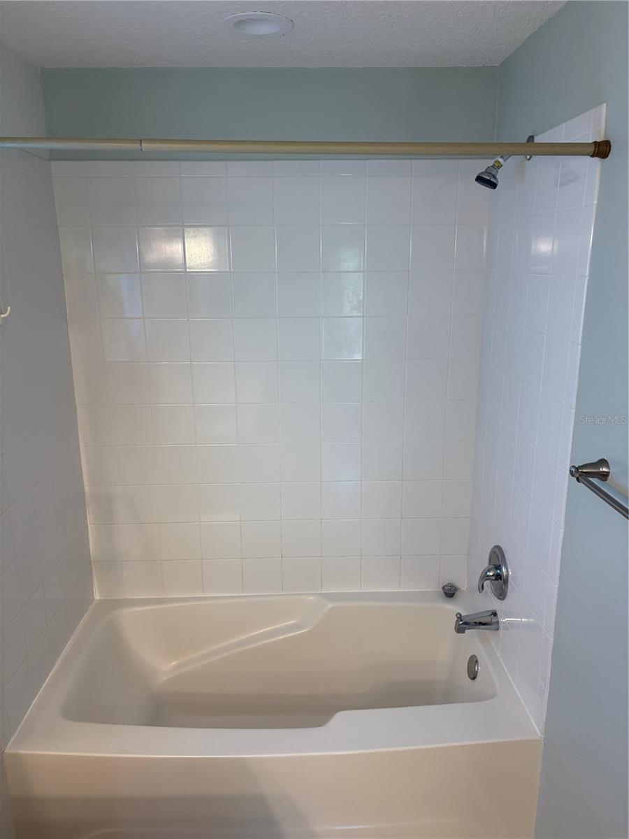 NORTH RIDGE PH 02 - Residential Lease