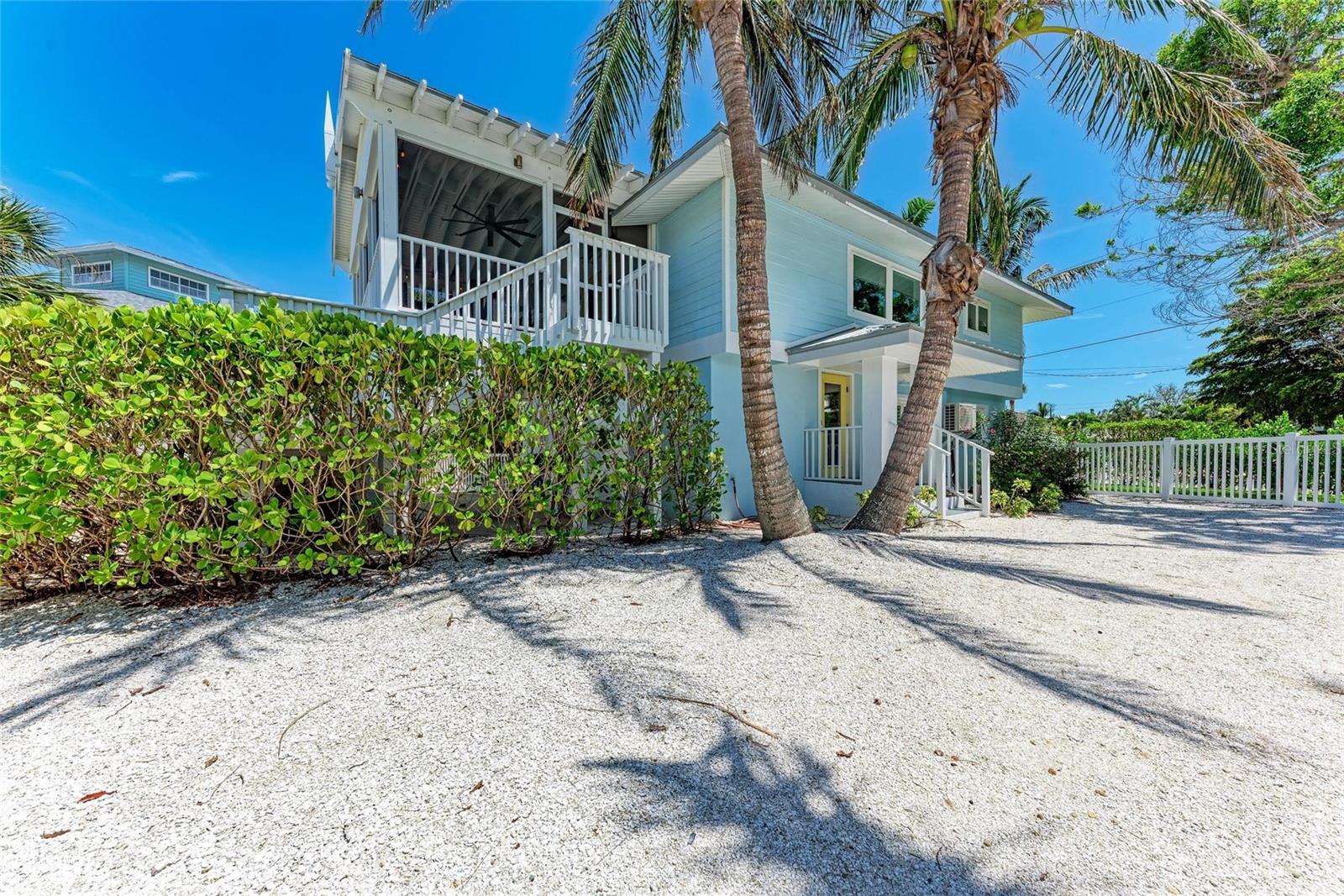 733 HOLLY ROAD