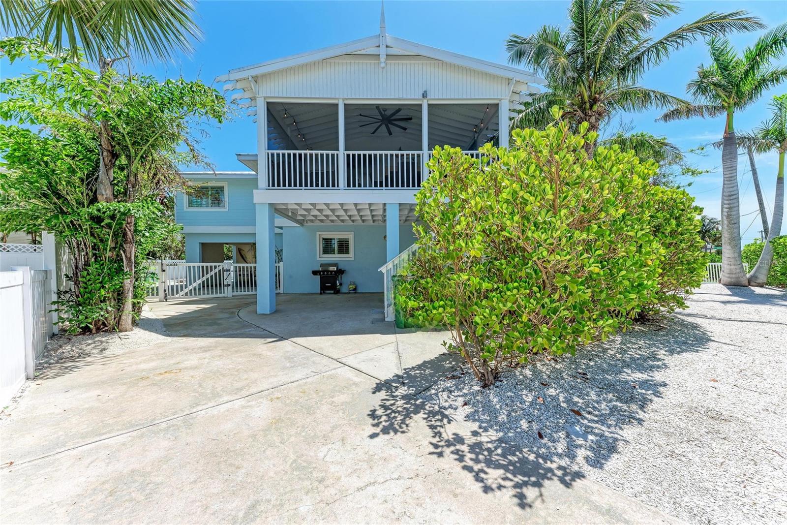 733 HOLLY ROAD