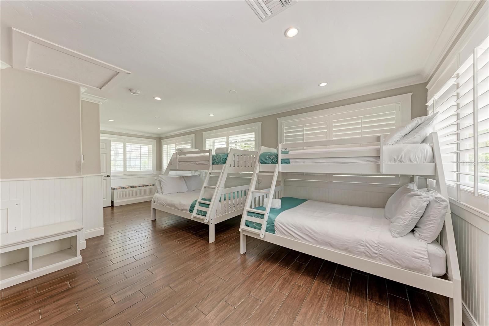 LUANA ISLES 1ST ADD - Residential