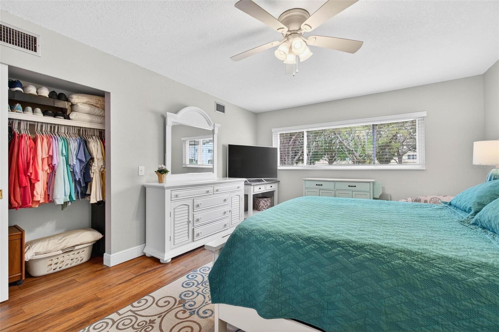 ON TOP OF THE WORLD - Residential Lease