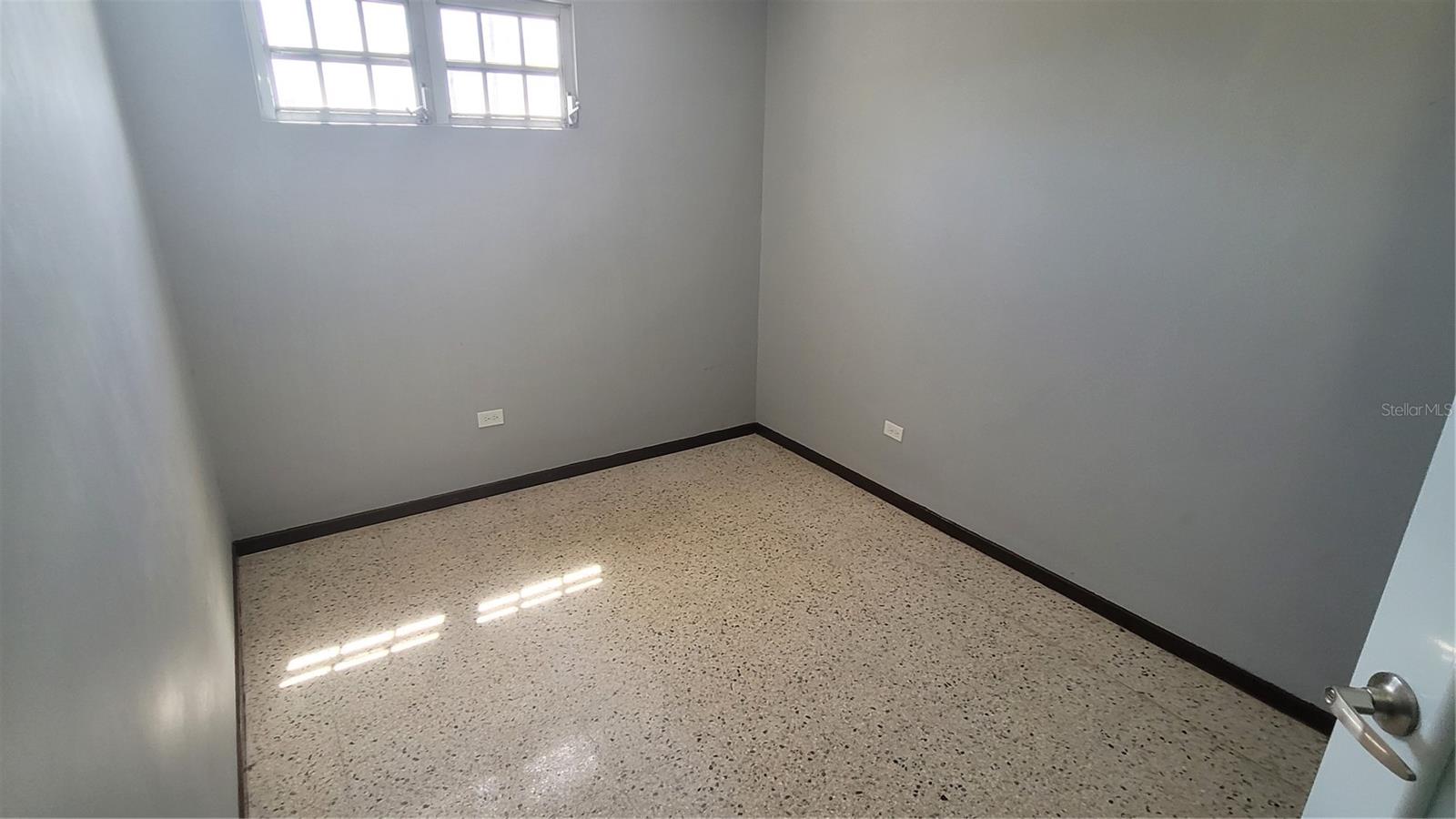 2A3 APT-4 AVE. LAUREL