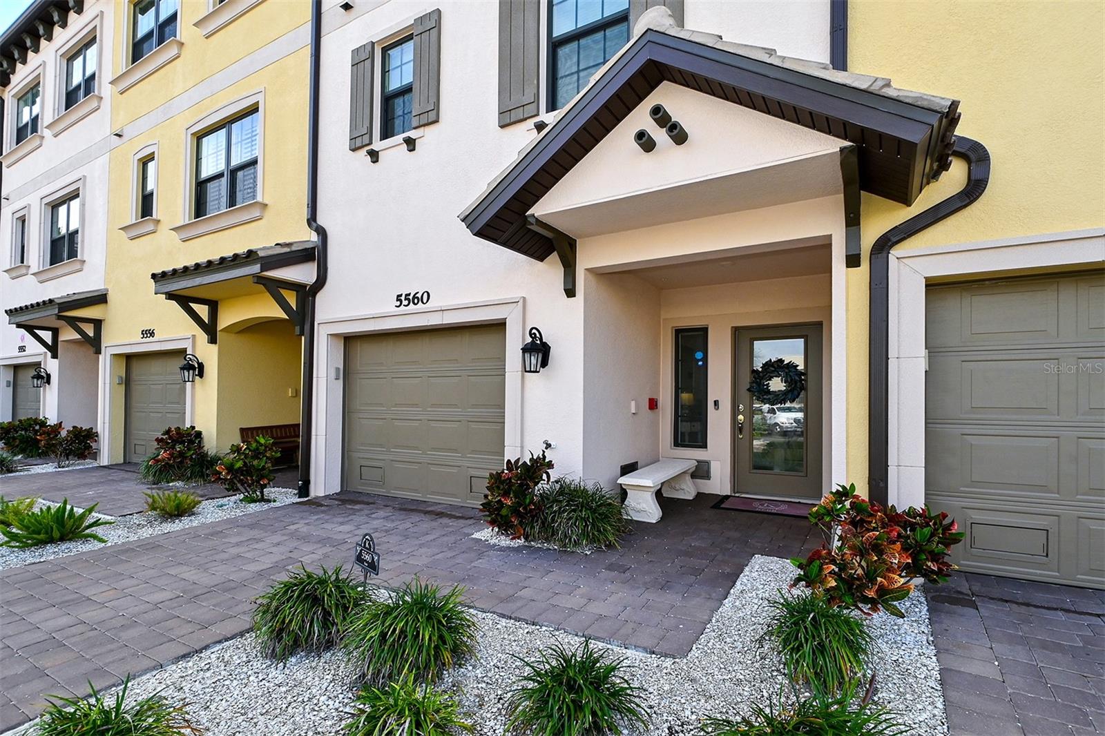 5560 CANNES CIRCLE 3-106