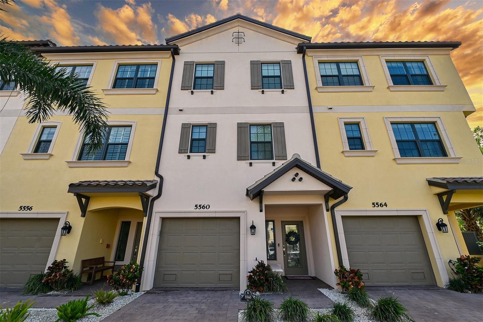 5560 CANNES CIRCLE 3-106