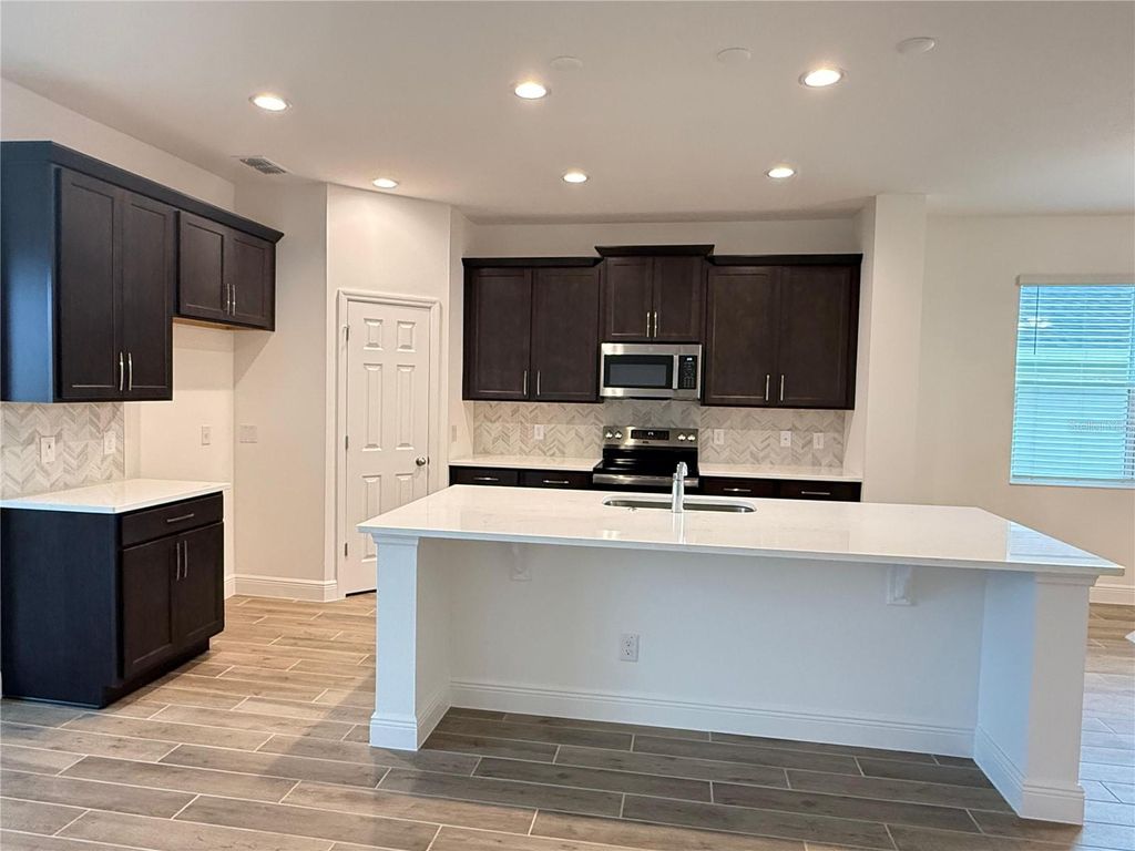 Photo of 7950 Syracuse Drive, Clermont, FL 34714 (MLS # O6404528)
