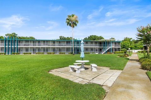 A home in LAKELAND