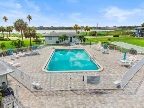 A home in LAKELAND