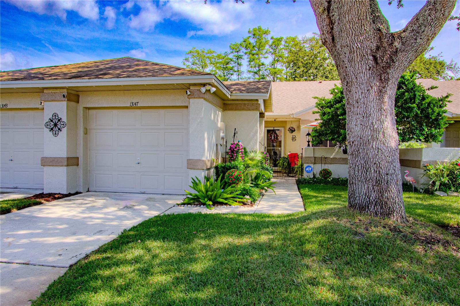 Charming 2-Bedroom Townhome in Prime Central Location!
Welcome to this beautifully maintained 2-bedroom, 2-bathroom townhome offering the perfect balance of comfort, style, and convenience. Ideally located just minutes from the 417 and Florida Turnpike, and less than five minutes from Publix, Starbucks, and an array of shopping and dining options—this home puts everything within easy reach. Enjoy quick access to Downtown Orlando and Universal Studios in under 20 minutes, and Orlando International Airport in just 17 minutes.
Inside, you’ll find a spacious open-concept floor plan with combined living and dining areas—perfect for both everyday living and entertaining. The kitchen is a standout, featuring stainless steel appliances, white 36” shaker cabinets with maple shelving, and abundant natural light from overhead skylights. The master bathroom also benefits from bright skylight lighting. Durable and stylish 12mm laminate flooring flows throughout most of the home.
Both bedrooms are generously sized, and the one-car garage adds valuable storage space. Ample guest parking is also available. The HOA covers landscaping, water, exterior maintenance, roof, and irrigation—making for hassle-free living.
Recent updates include:
New roof (2020),
Water heater (2021),
AC system (2022),
Exterior paint (2023).
Homes in this sought-after community rarely become available—don’t miss your chance to tour this one today!