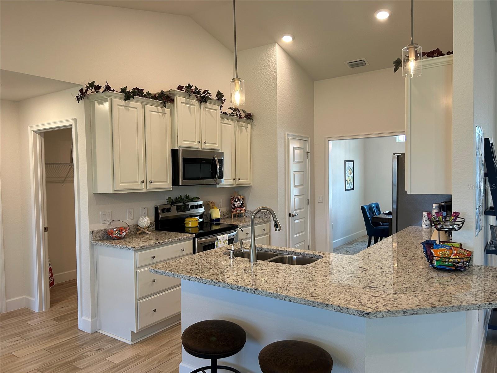 1069 - SOUTH VENICE UNIT 53 - Residential
