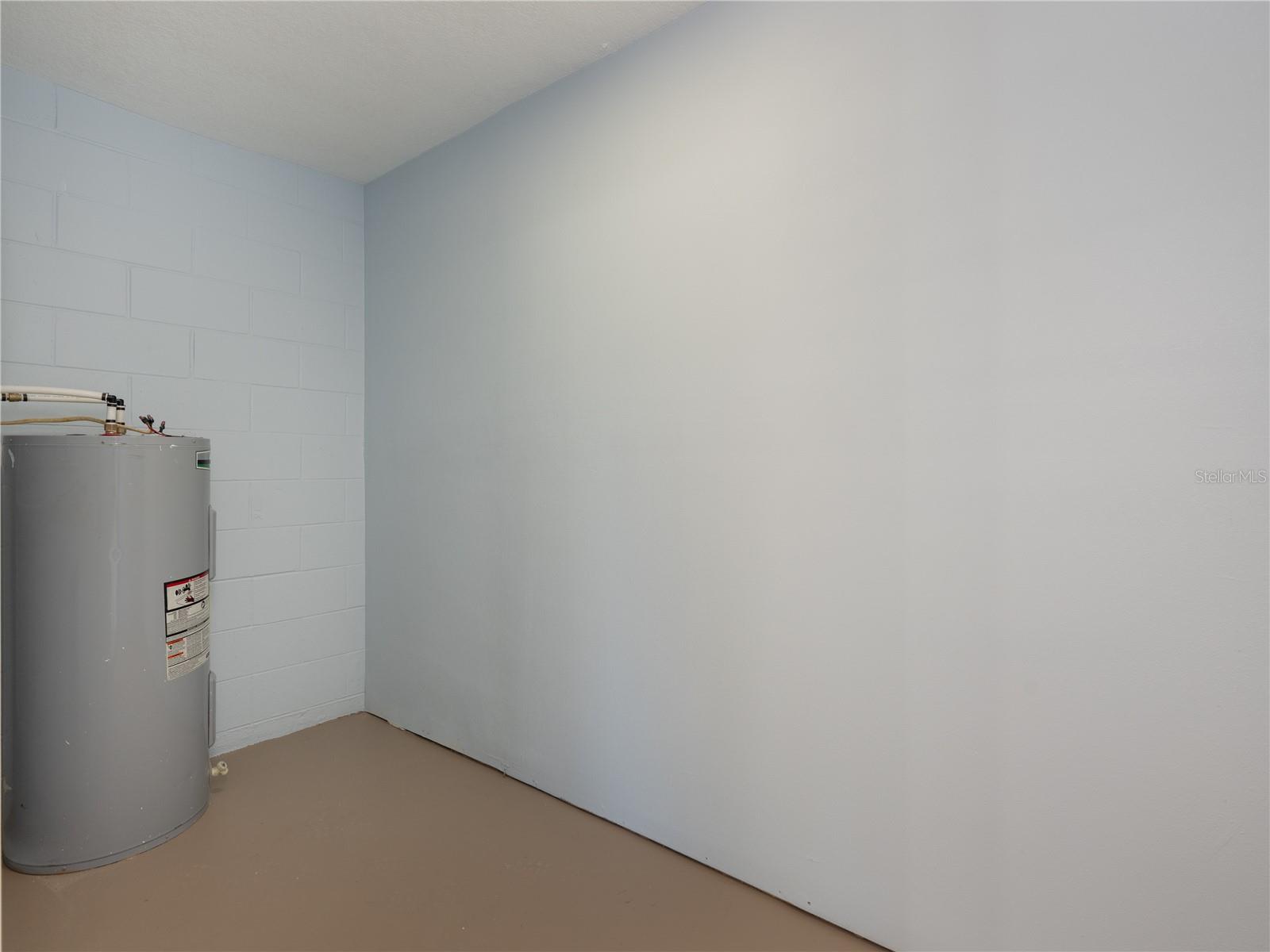 FRUITLAND PARK ZEPHYR LAKE ESTATES - Residential