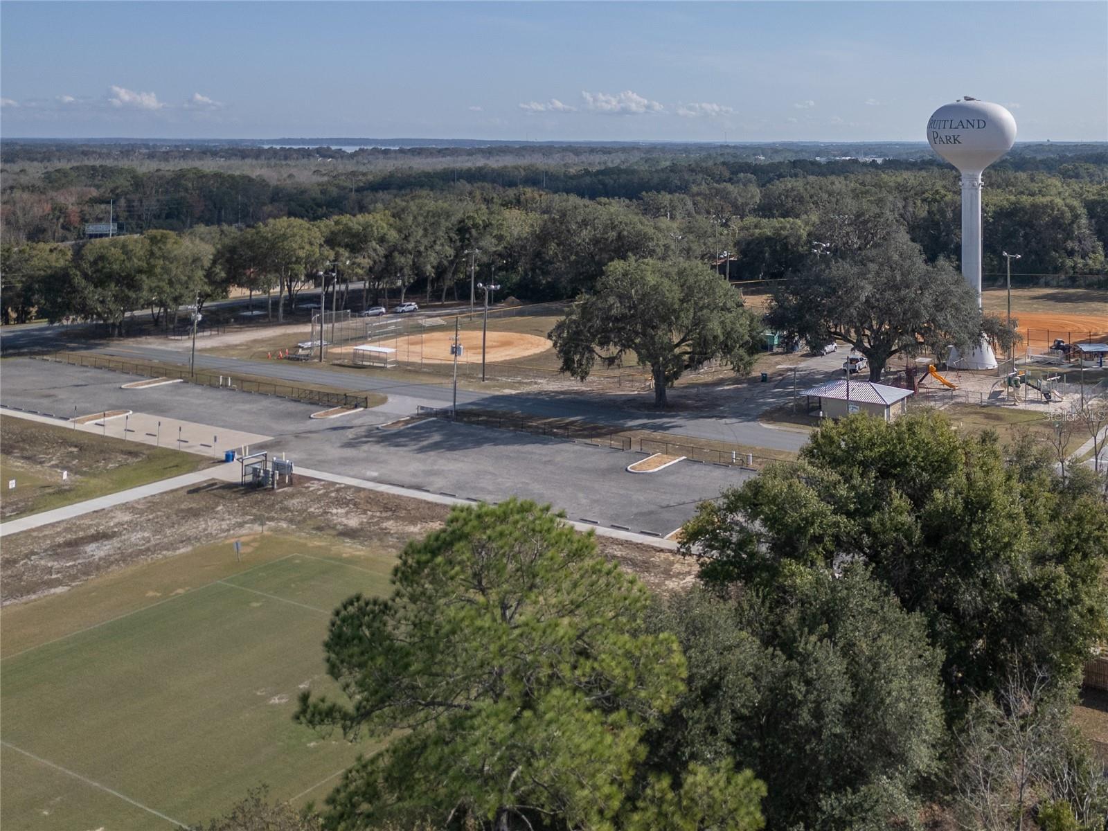 FRUITLAND PARK ZEPHYR LAKE ESTATES - Residential