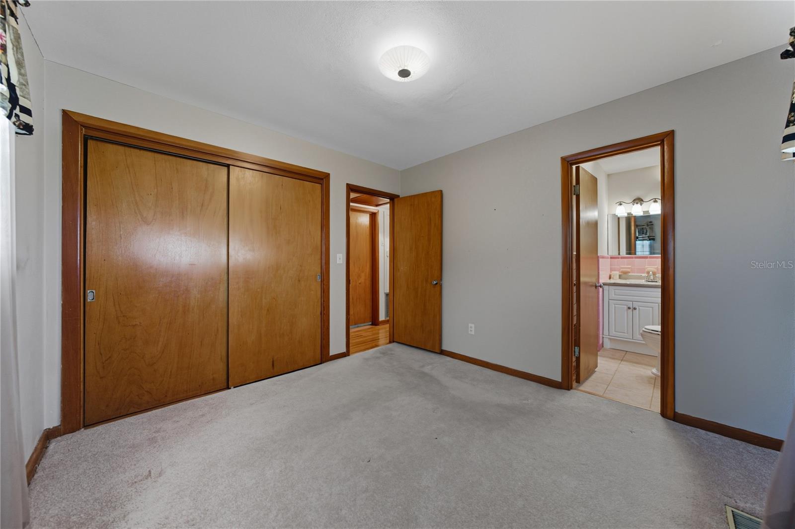 GLENDALE MANOR - Residential