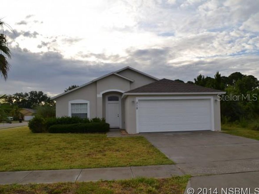 Newer Contemporary Holiday home,Model Hollywood, high ceilings, great room, eat in kitchen, inside utility area, wood cabinets, split bedroom plan, neutral colors, termite bond, sliders to screened porch, security system(not monitored at this time), breakfast bar, refrigerator, range, disposal, corner lot, well and sprinkler system, large master suite with vaulted ceilings, master shower, garden tub, energy efficient extra insulation added from the builder to save costs.  Great location, close to shopping, a few minutes to the river, I95, and close to the beach too.Recently painted inside and outside, easy to see can close quick, make this your next home sweet home. Owner will consider a lease purchase also. ;Water: City