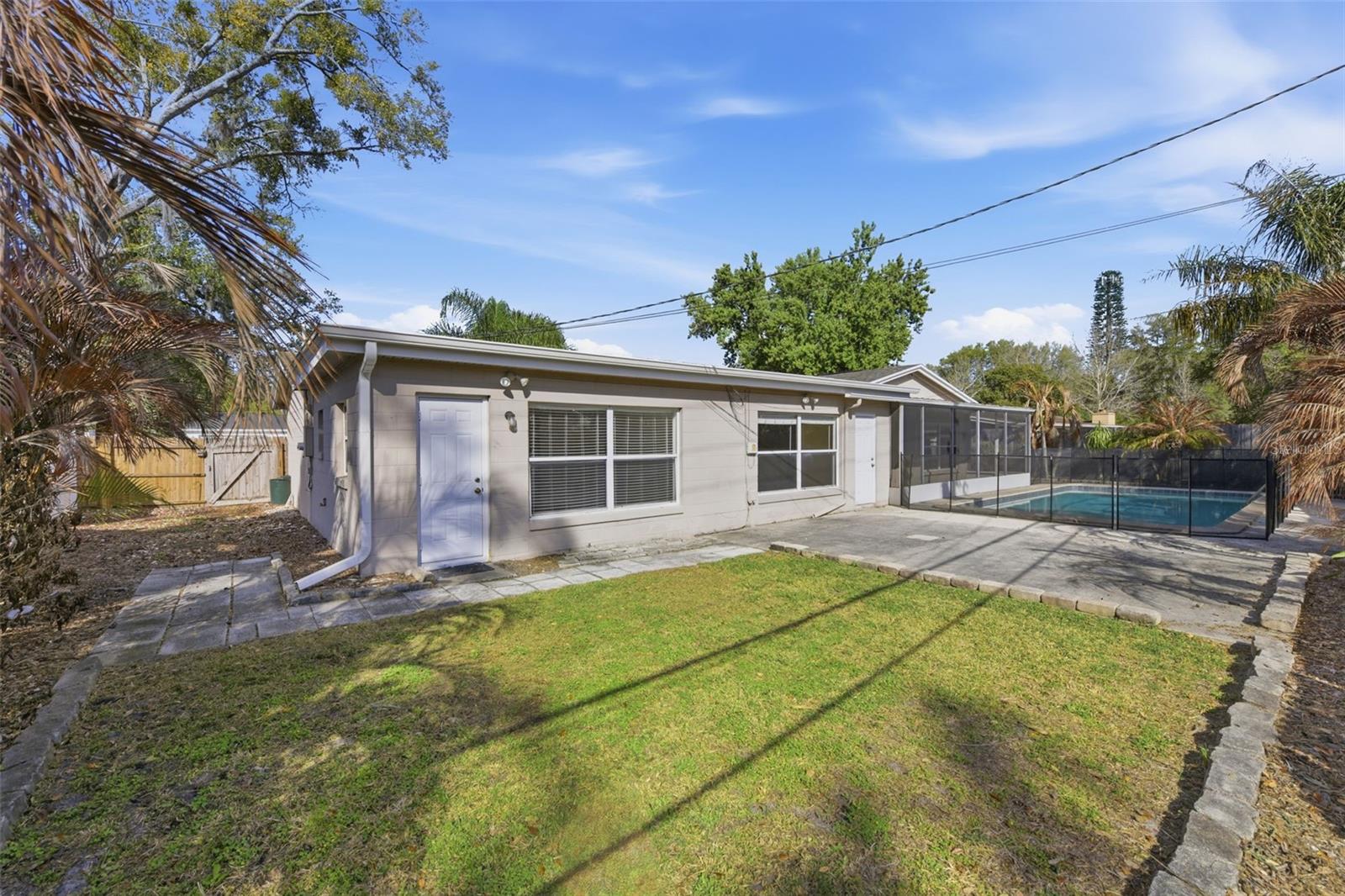 ENGLISH ESTATES UNIT 1 - Residential