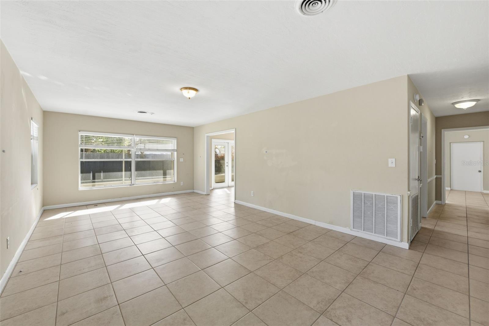 ENGLISH ESTATES UNIT 1 - Residential