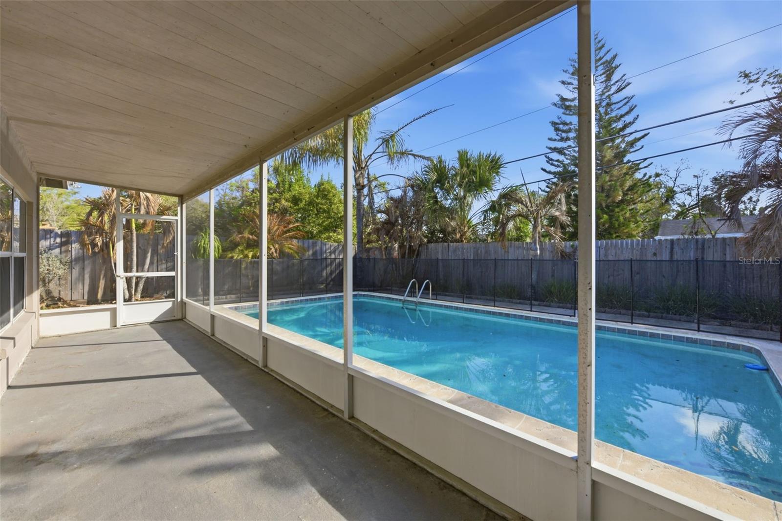 ENGLISH ESTATES UNIT 1 - Residential